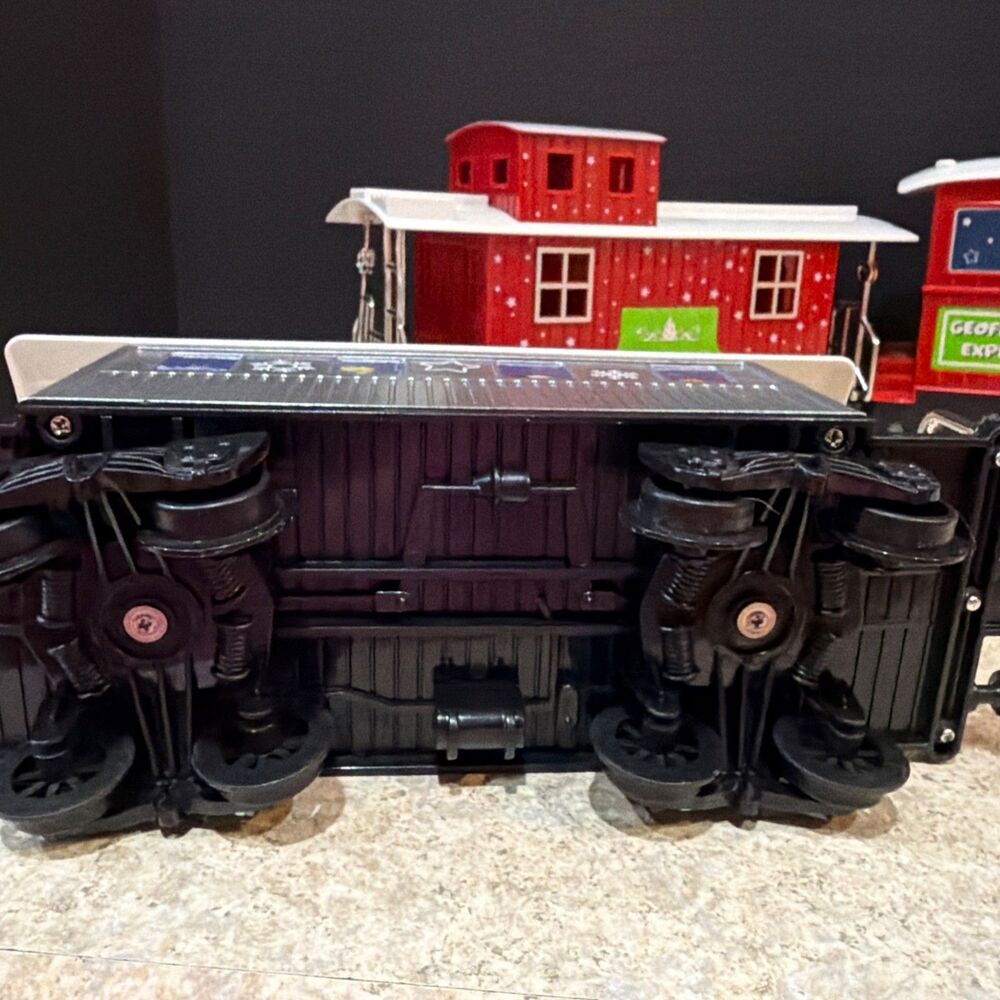 Geoffrey's Express Battery Powered Large Holiday Train 3 cars. tested and works - Picture 6 of 7